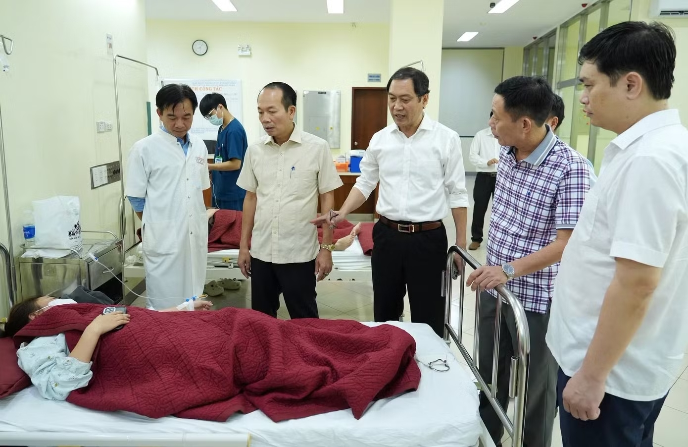 Kiểm tra 25 bếp ăn tập thể sau vụ nghi ngộ độc tại Scavi Huế